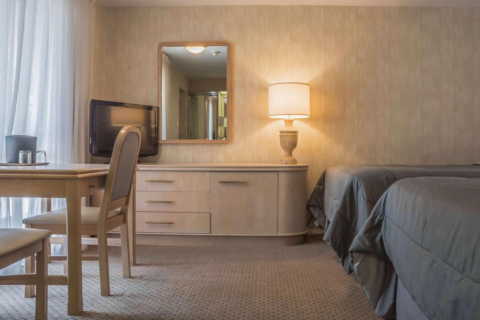 Rodeway Inn Fallsview Niagara Bagian luar foto