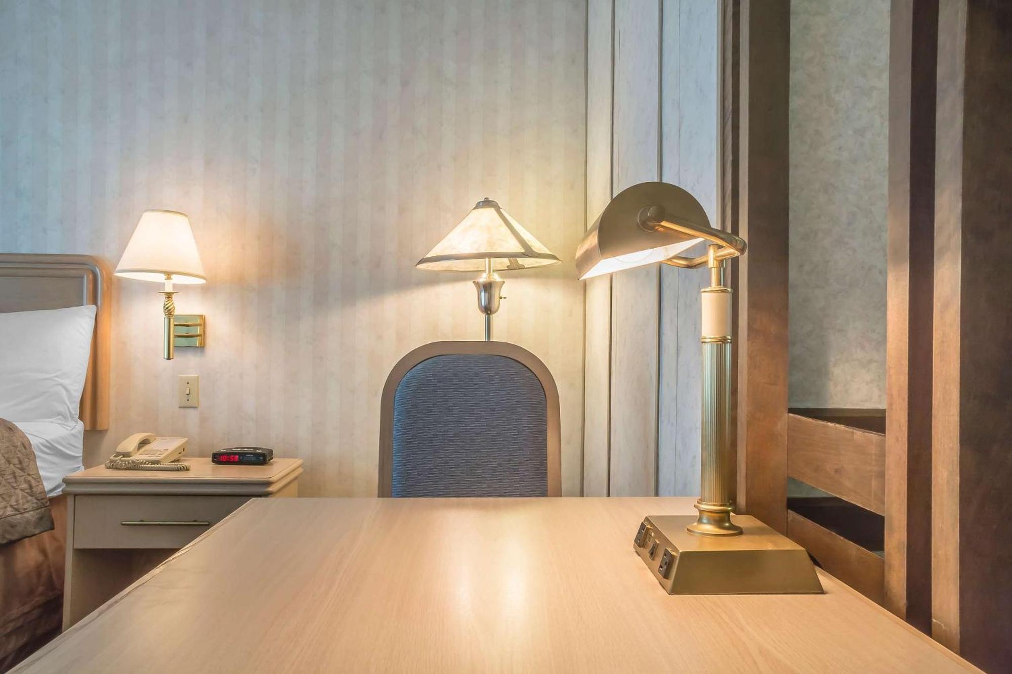 Rodeway Inn Fallsview Niagara Bagian luar foto