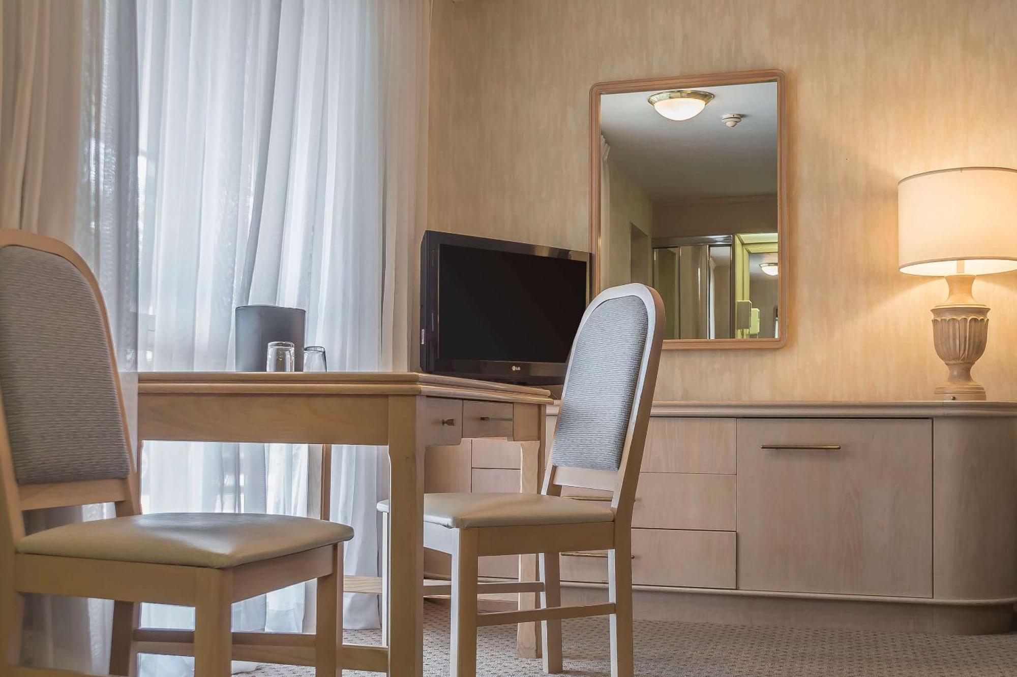 Rodeway Inn Fallsview Niagara Bagian luar foto
