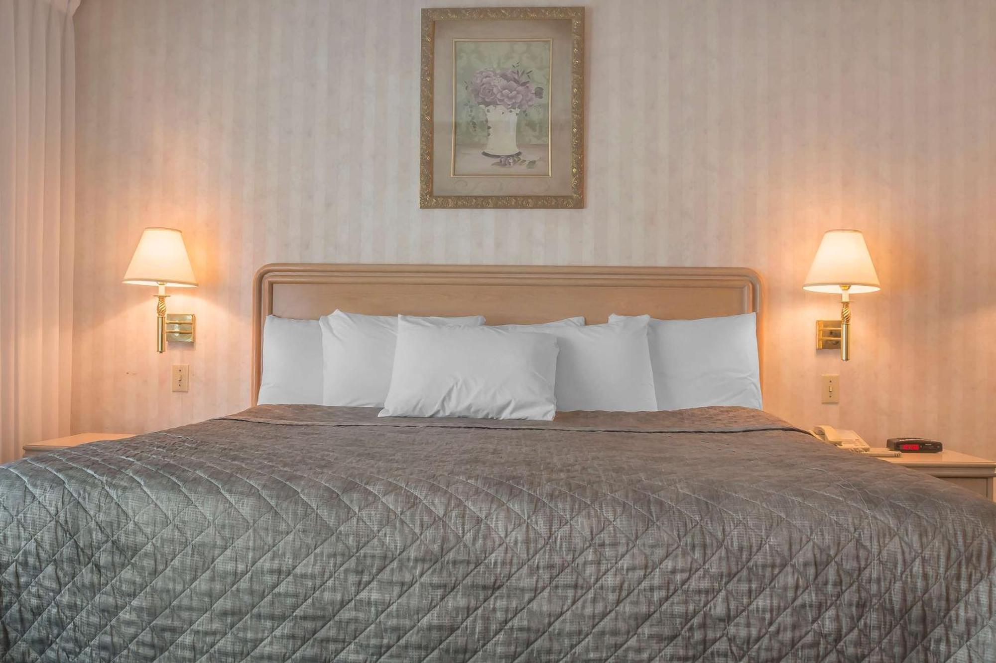 Rodeway Inn Fallsview Niagara Bagian luar foto