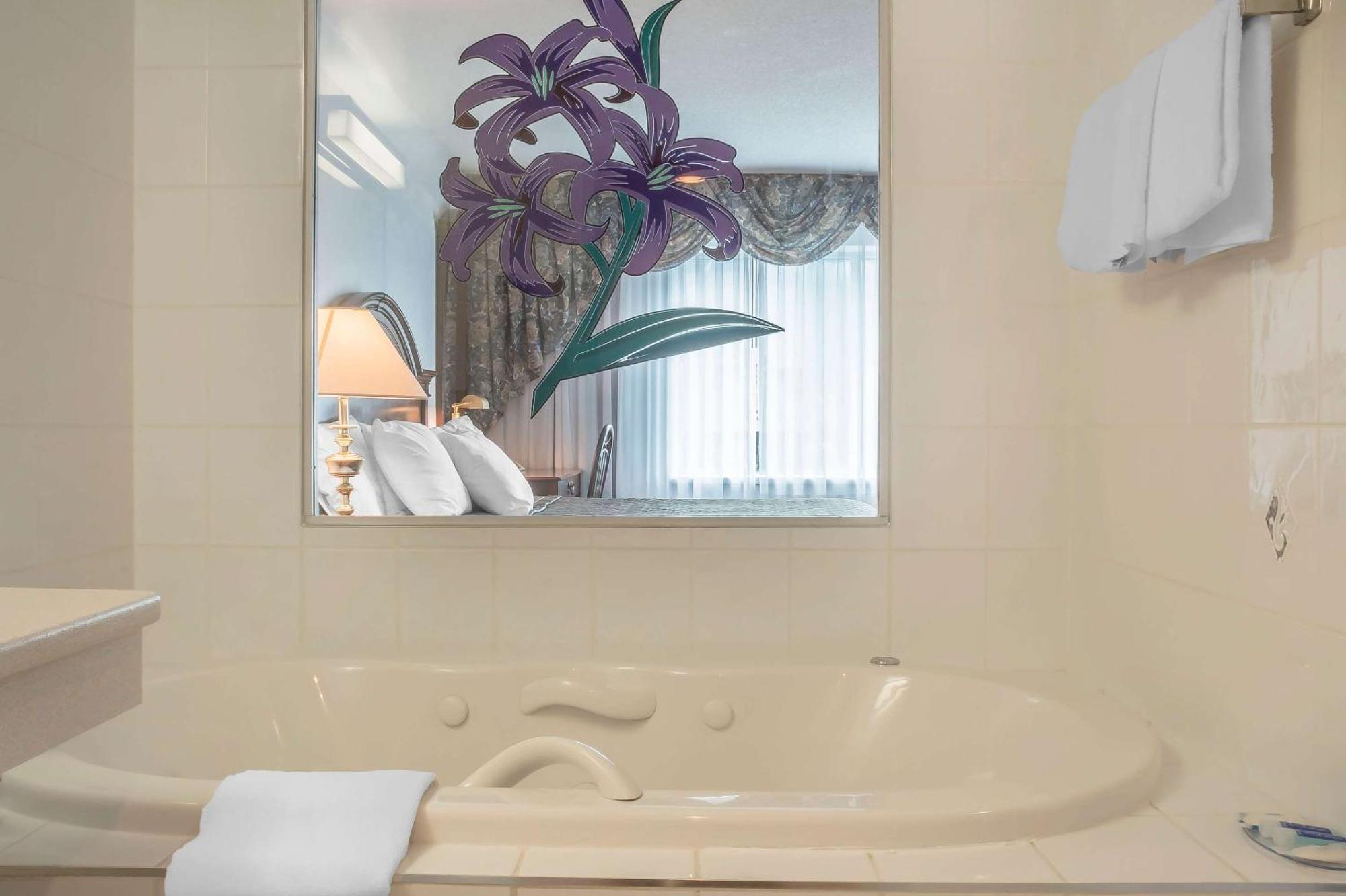 Rodeway Inn Fallsview Niagara Bagian luar foto