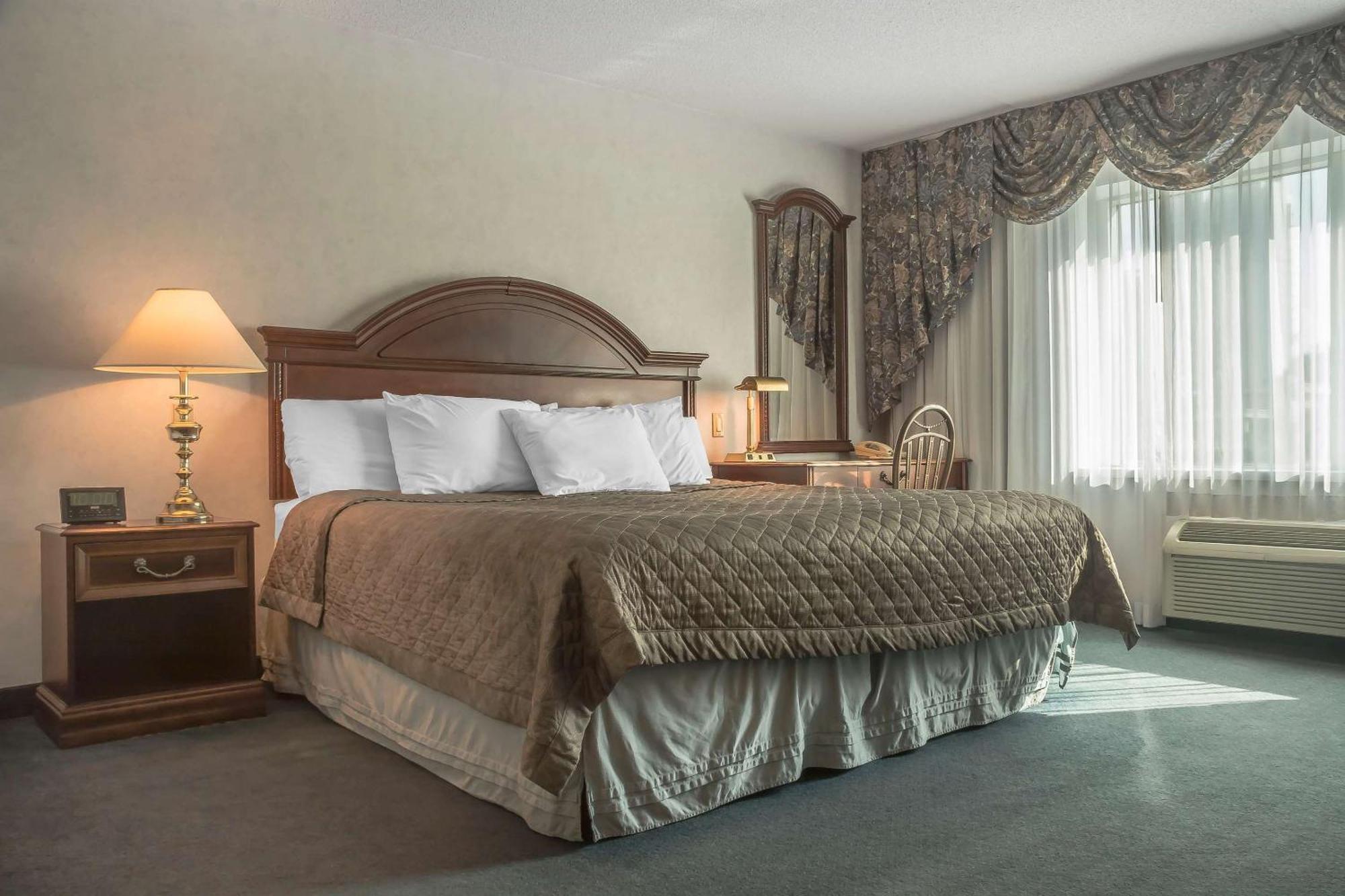 Rodeway Inn Fallsview Niagara Bagian luar foto
