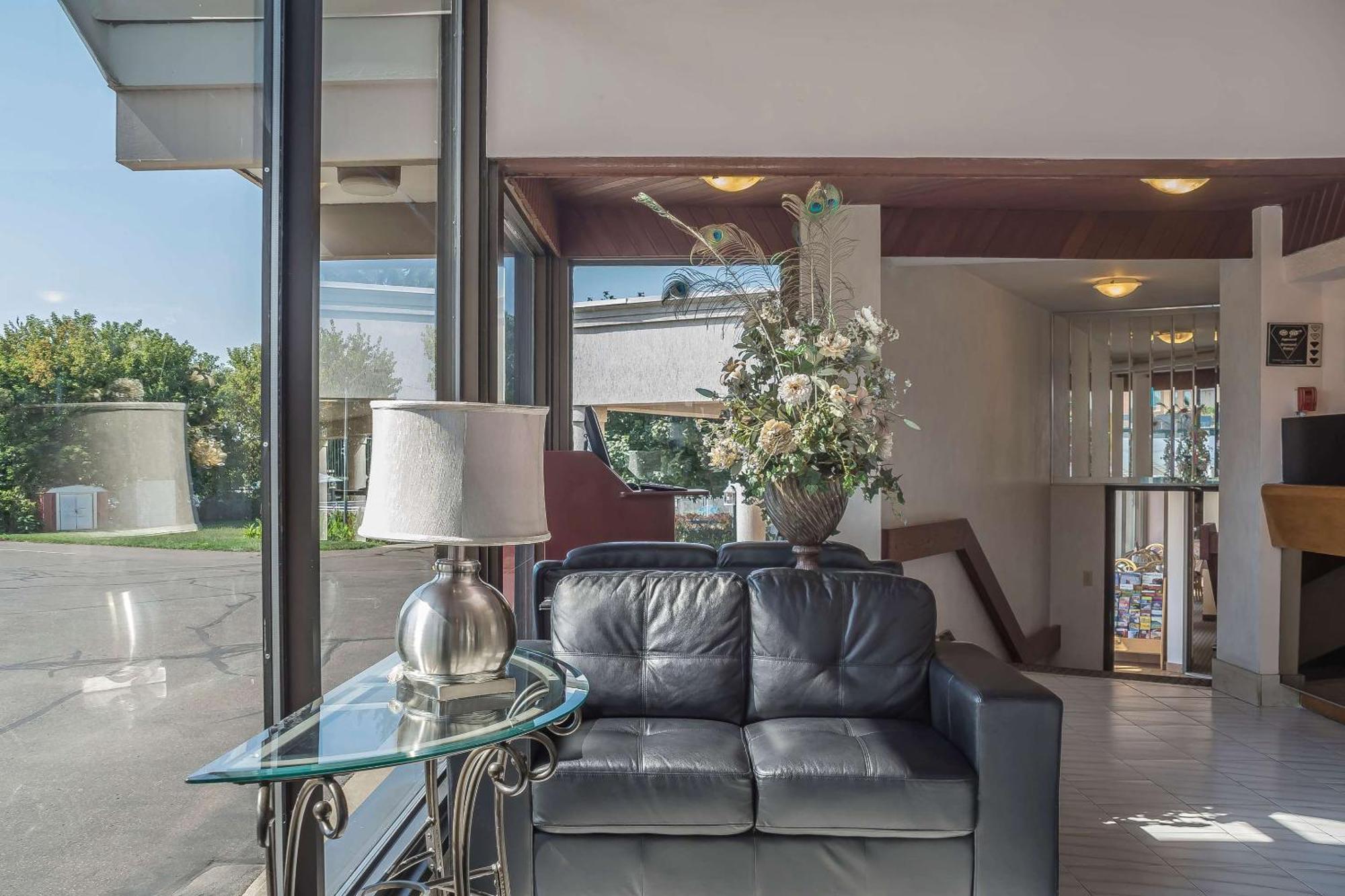 Rodeway Inn Fallsview Niagara Bagian luar foto
